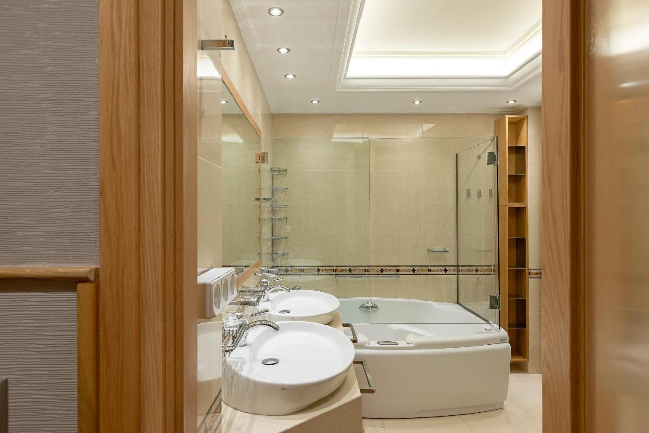Vouliagmeni'S Elegance By Acropolis Suites Atenas Exterior foto